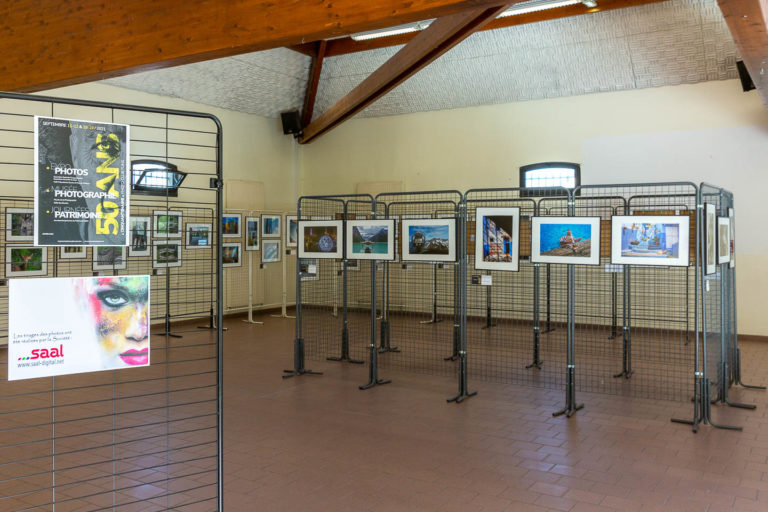 L'exposition en intérieur - Photo Club Flins - Expositions du Cinquantenaire